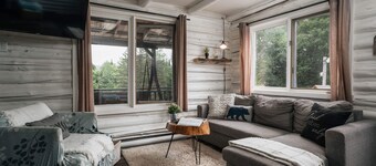 Cozy Chalet - Hot tub, fireplace, Near Tremblant