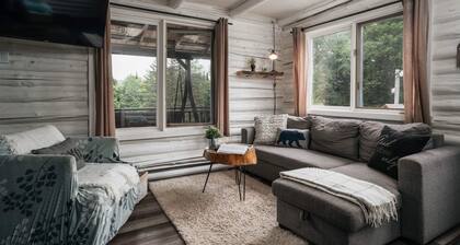 Cozy Chalet - Hot tub, fireplace, Near Tremblant