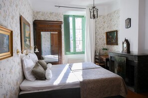 Premium bedding, down duvets, pillow-top beds, individually decorated - La cachette du comte (Montfort-sur-Argens)