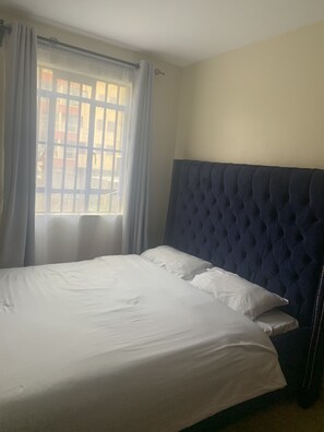 1 bedroom, internet - Home away from home. Super close to malls and scenery. (Nairobi)