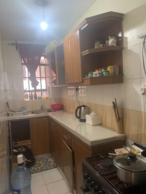 Private kitchen - Home away from home. Super close to malls and scenery. (Nairobi)