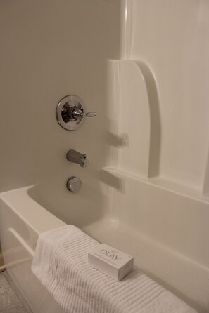 Combined shower/tub