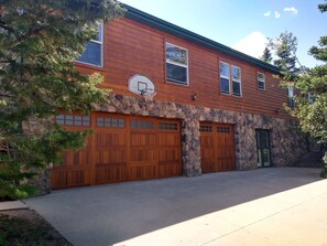 Exterior - Location! Nice log home in dark sky community next to several peaks (Westcliffe)