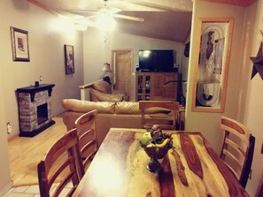 Smart TV, fireplace, video games, DVD player - Location! Nice log home in dark sky community next to several peaks (Westcliffe)