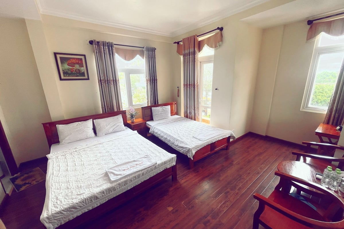 Phòng 3 dành cho gia đình | Minibar, trang bị nội thất với thiết kế riêng biệt, bàn