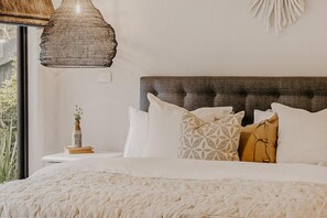 3 bedrooms, iron/ironing board, Internet, bed sheets - The Little Distillery - Beachside Pool Retreat (Safety Beach)