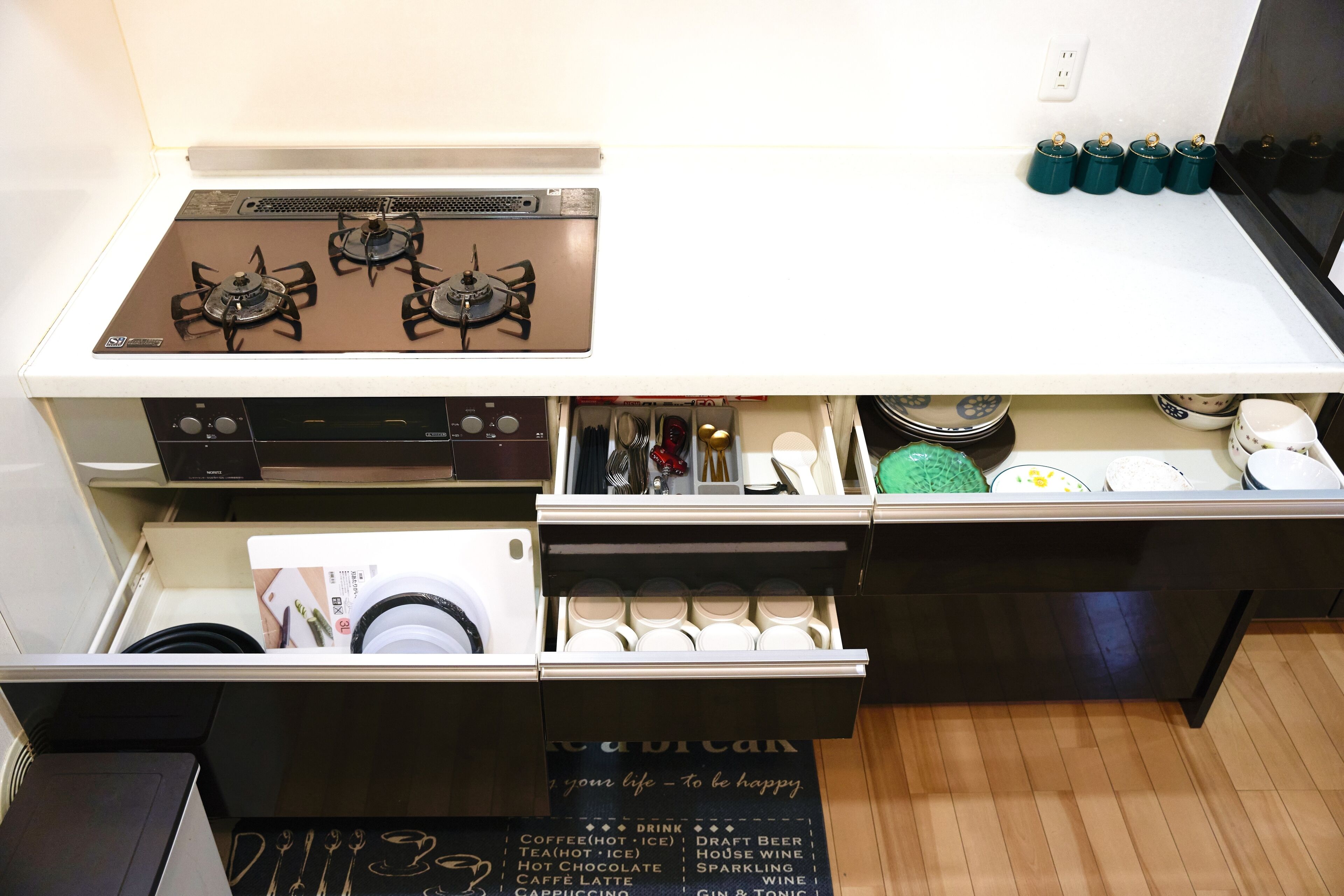 Family Villa | Private kitchen | Full-size fridge, microwave, oven, stovetop