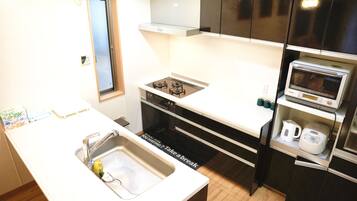 Family Villa | Private kitchen | Full-size fridge, microwave, oven, stovetop