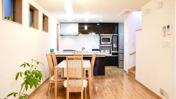 3 bedrooms, blackout curtains, free WiFi, bed sheets