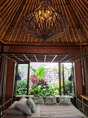 3 bedrooms, desk, travel cot, free WiFi