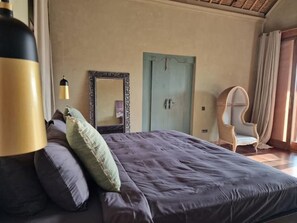 3 bedrooms, desk, travel crib, free WiFi - House of Lights: Intelligent Luxury in Ubud (3BR) With Staff &Daily Housekeeping (Sayan, Ubud)