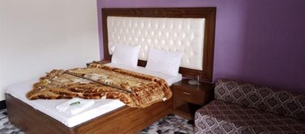 Mezban Hotel & Restaurant