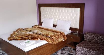 Mezban Hotel & Restaurant