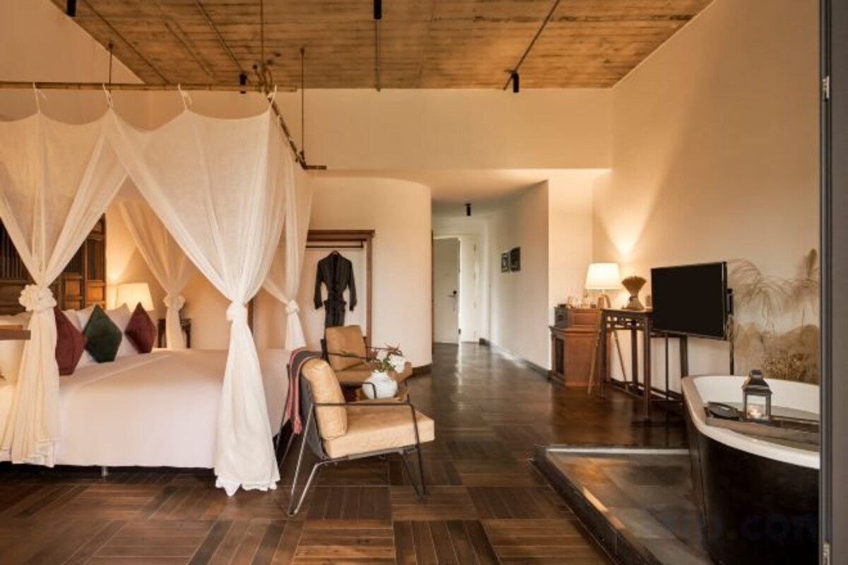 Frigobar, cofres nos quartos, escrivaninha, Wi-Fi de cortesia