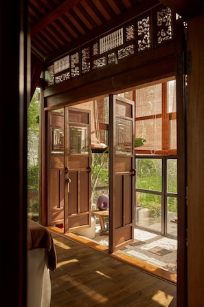 Couples treatment room(s), body treatments, deep-tissue massages