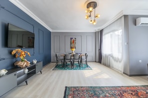 Family Suite with Balcony | Living area | 47-inch Smart TV with satellite channels, TV, printers - Hexa Suites Hotel (Istanbul)