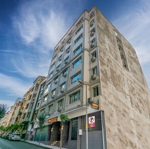 Front of property - Hexa Suites Hotel (Istanbul)