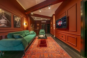 Lobby sitting area - Hexa Suites Hotel (Istanbul)