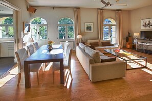 Smart TV, books - PRADA PENTHOUSE (terrace, free WIFI, A/C, central, spacious, bright, elegant) (Sevilla)