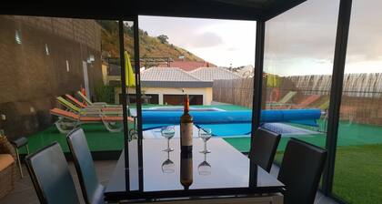 Take full advantage of a relaxing atmosphere with gorgeous sea/ mountain views