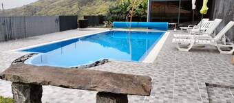 Take full advantage of a relaxing atmosphere with gorgeous  sea/ mountain views