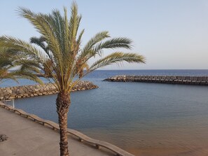 Am Strand, Liegestühle
