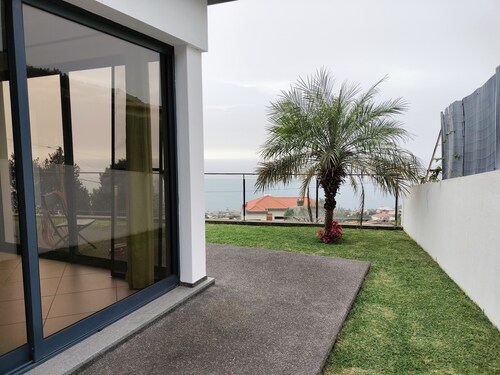 Take full advantage of a relaxing atmosphere with gorgeous  sea/ mountain views