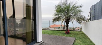 Take full advantage of a relaxing atmosphere with gorgeous  sea/ mountain views