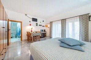 1 bedroom, iron/ironing board, WiFi