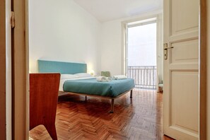 1 dormitorio, tabla de planchar con plancha, Internet y ropa de cama