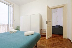 1 slaapkamer, een strijkplank/strijkijzer, internet, beddengoed