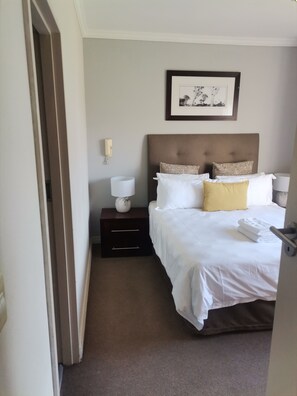 2 Schlafzimmer, Schreibtisch, Bügeleisen/Bügelbrett, WLAN