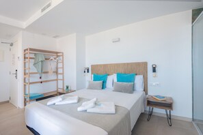 Panoramic Studio, 1 Double Bed, Balcony, Sea View | Premium bedding, down comforters, pillowtop beds, in-room safe - BAMBLUE BOUTIQUE APARTMENTS (Pineda de Mar)