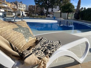 Outdoor pool, open 8:00 AM to midnight, sun loungers