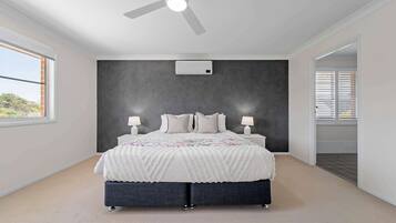 5 bedrooms, internet, bed sheets
