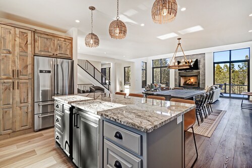 Pet Friendly | Minutes to Lift | Hot Tub | Blue Mountain Escape