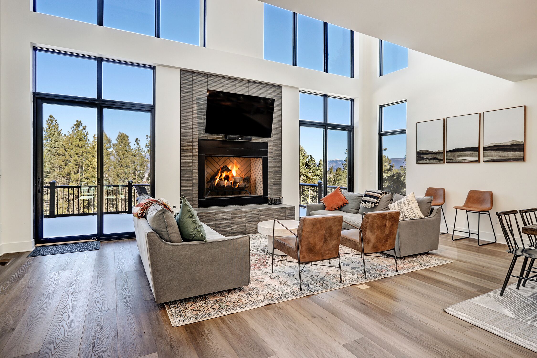 Pet Friendly | Minutes to Lift | Luxury | Hot Tub | Blue Mountain Escape