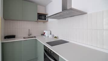 Apartamento Premium, vistas a la ciudad | Cocina privada | Horno, cafetera o tetera, tostadora y plancha