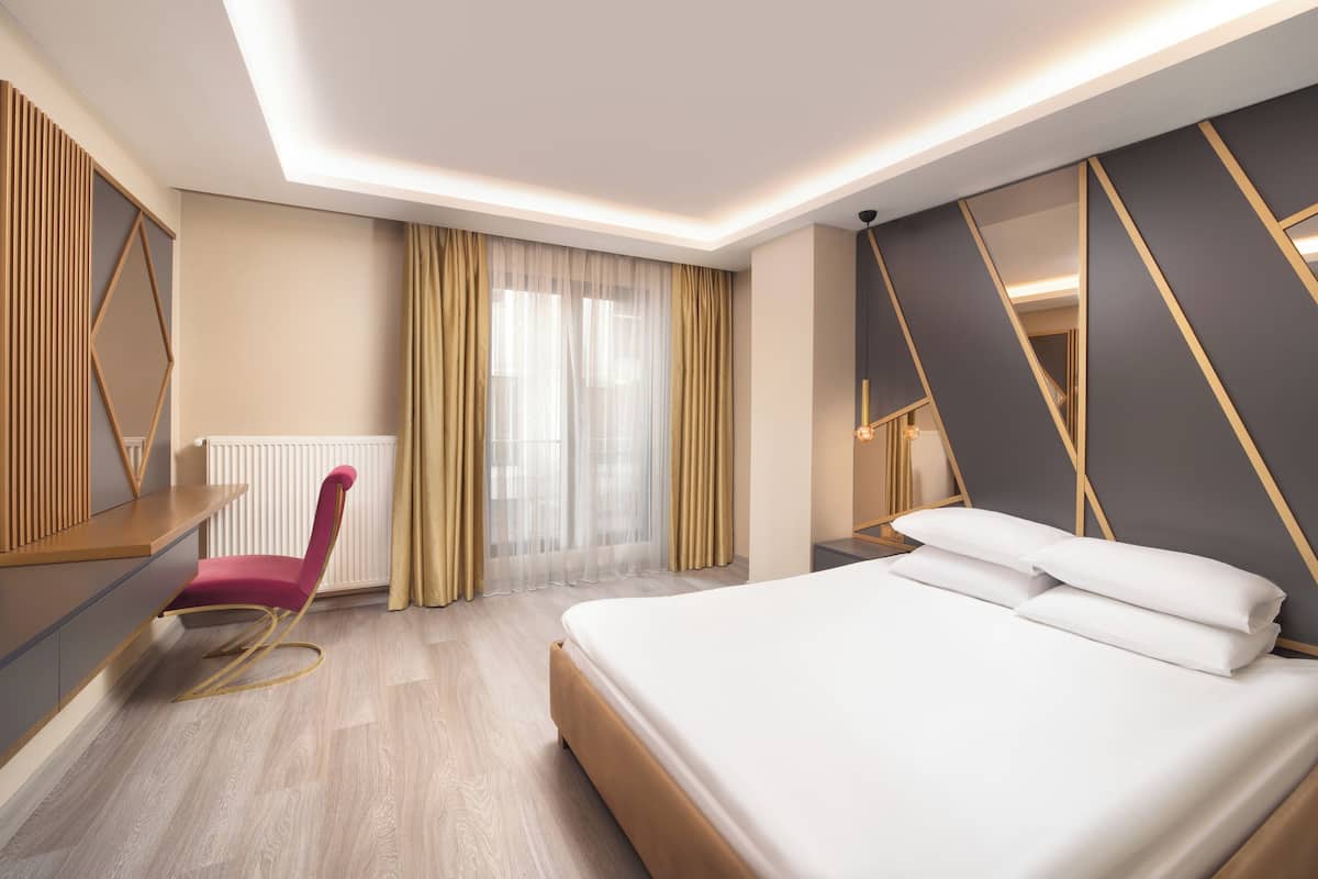 Apartment, 1 Queen Bed with Sofa bed | 1 bedroom, minibar, desk, laptop workspace