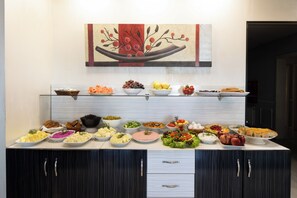 含每日吃到飽早餐