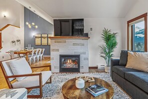 Una Smart TV, una chimenea