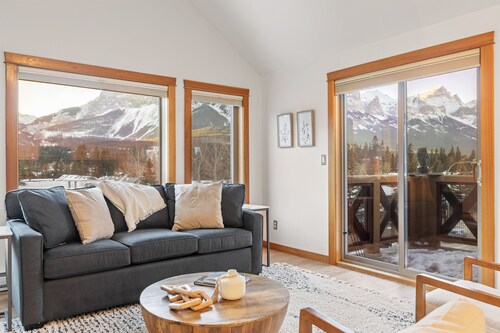 Rooftop Hot tub| Spacious| Pet Friendly| Incredible Views| Gym