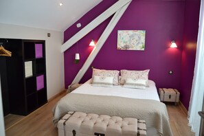 1 bedroom, in-room safe, iron/ironing board, free WiFi