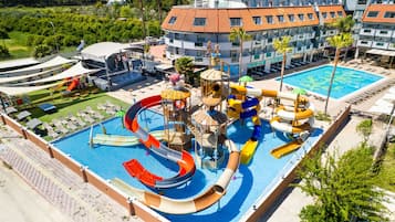 Piscina coperta, piscina stagionale all'aperto, ombrelloni da piscina