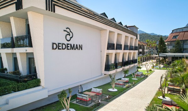 حمام سباحة