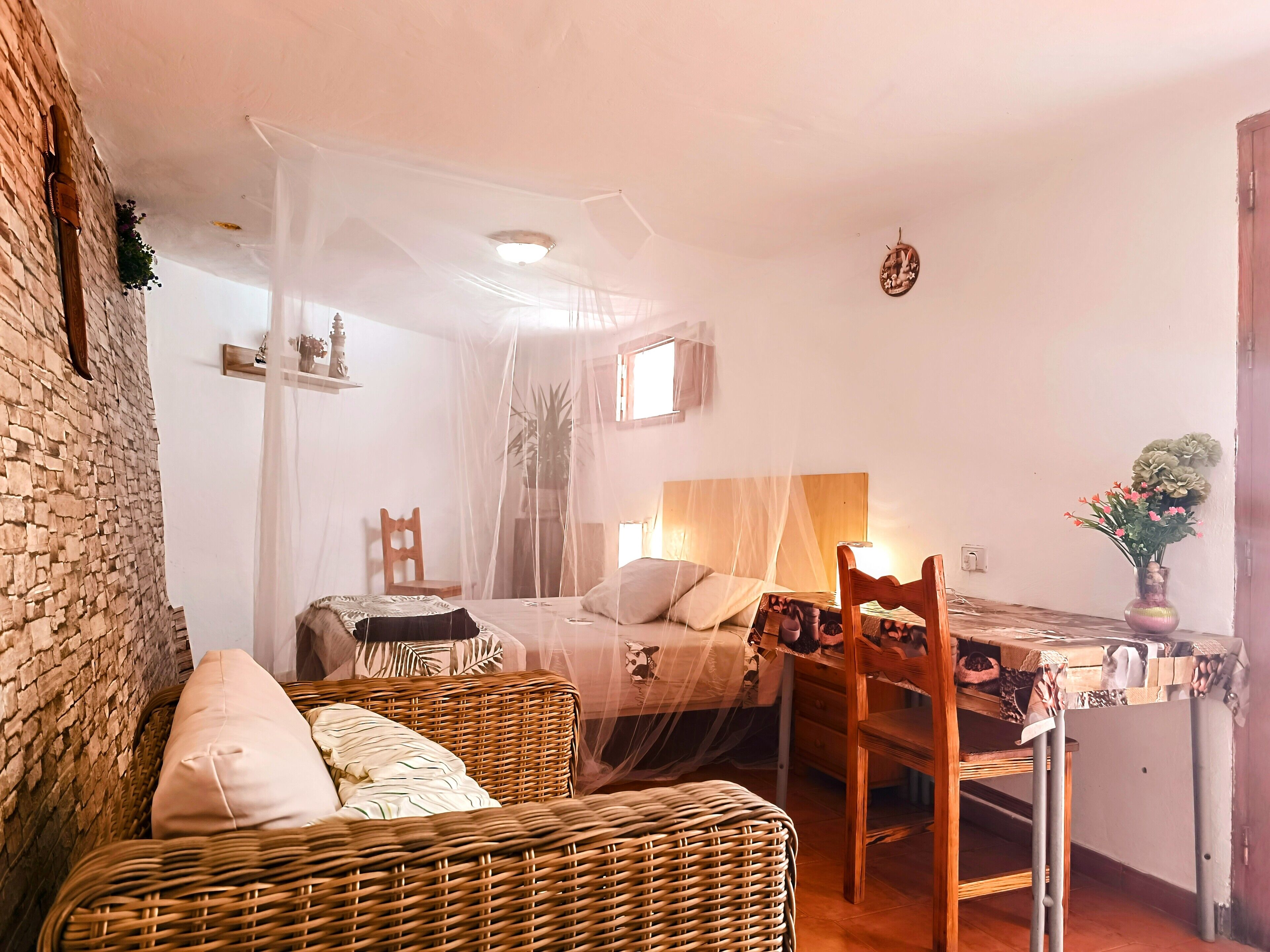 4 bedrooms, desk, free WiFi, bed sheets