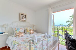 5 bedrooms, desk, iron/ironing board, travel cot