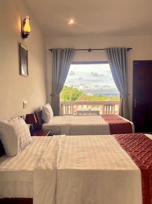 Deluxe Twin Room | Hypo-allergenic bedding, desk, soundproofing, free WiFi