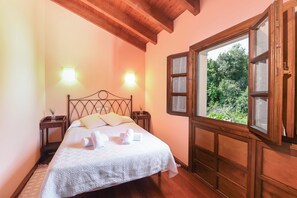 2 soveværelser, skrivebord, strygejern/strygebræt, weekendseng