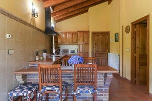 Fridge, microwave, oven, stovetop - Apartamento A (Picones)